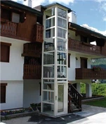 Mali stakleni vanjski kućni lift